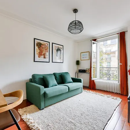 Charming With Open Views * Paris