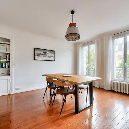 Charming With Open Views Apartment