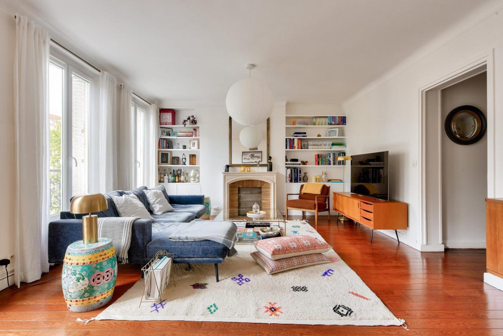 Charming With Open Views Paris